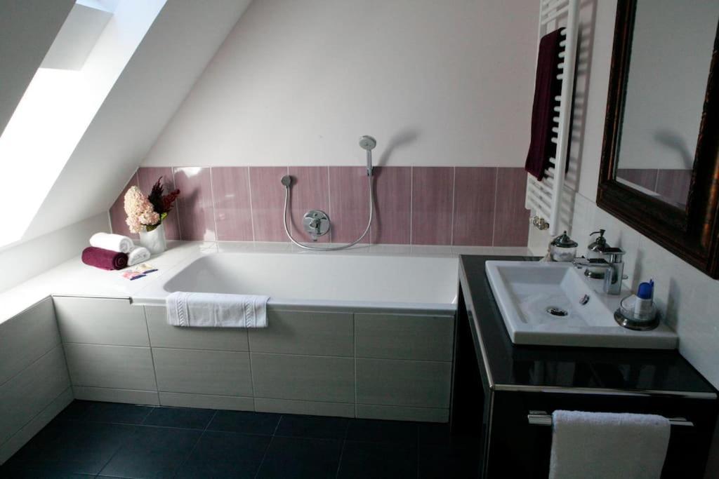 شقة Haus Keppelborg: Zi Antonia Mit Kirchplatzblick Heek المظهر الخارجي الصورة
